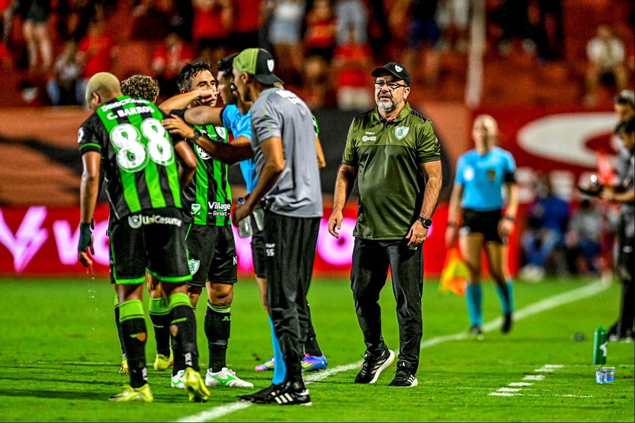 Apesar da vitória contra o Vila Nova-GO, Enderson Moreira ressaltou que deve fazer alguns ajustes no América pensando no próximo jogo, contra o Criciúma