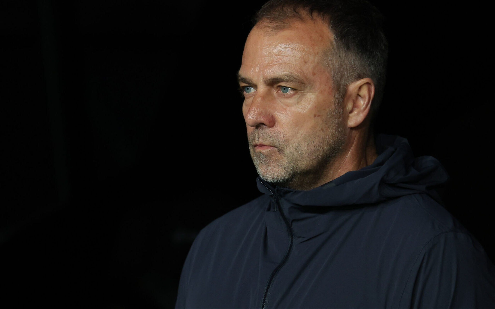 Hansi Flick no comando do Barcelona (Foto: Lluis Gene / AFP)